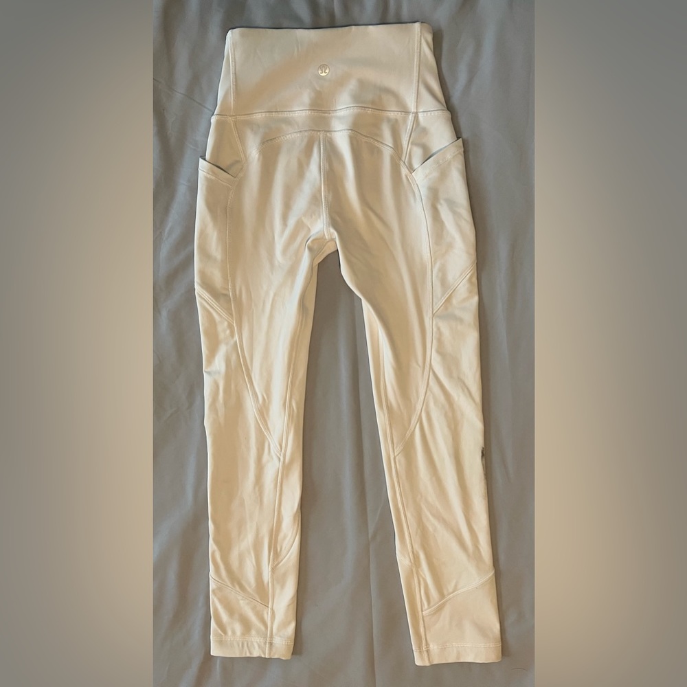 Lululemon white size 2 leggings.